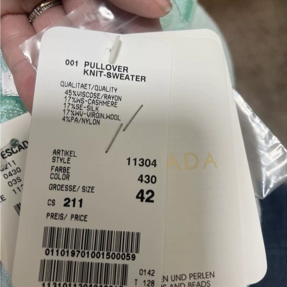 ESCADA!… Gorgeous, Mint Green, LACE and Beaded Top - Picture 8 of 8